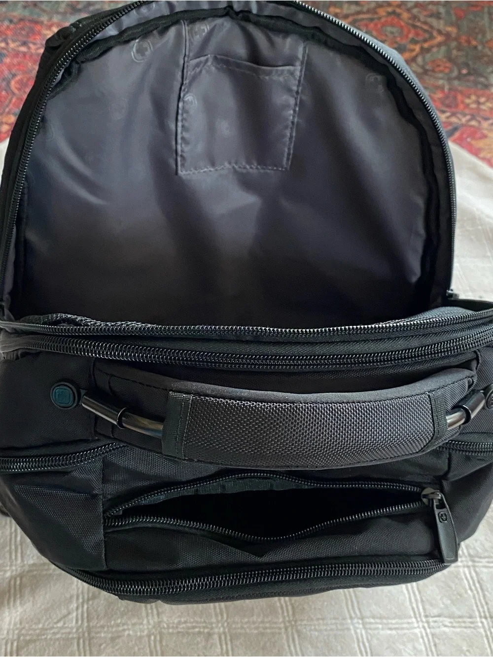 LIKE NEW swissgear scansmart black laptop travel backpack -tons of pockets!